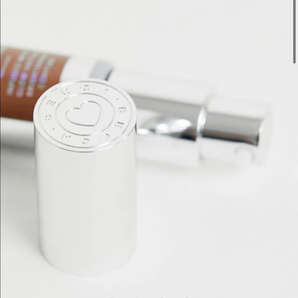New BECCA’s Skin Love chestnut Blur Foundation - Picture 4 of 8